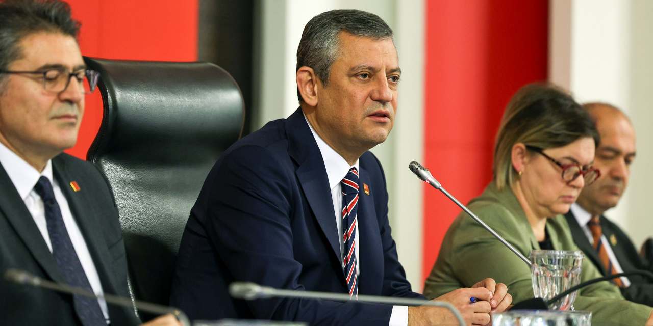 Özgür Özel'den emekliye verilen 1000 liralık zamma sert tepki! "Çocuğa harçlık verir gibi, alay eder gibi"