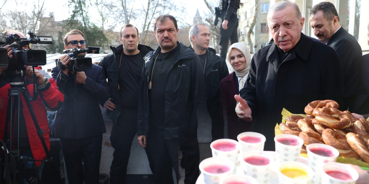 10 Ocak Çalışan Gazeteciler Günü'nde Erdoğan'dan nar suyu ve simitli kutlama
