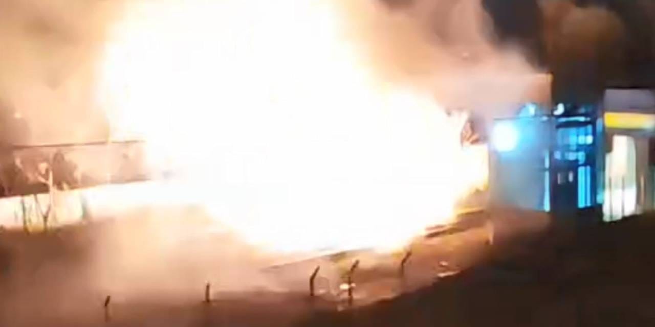 Bakırköy'de metro durağında yangın çıktı!