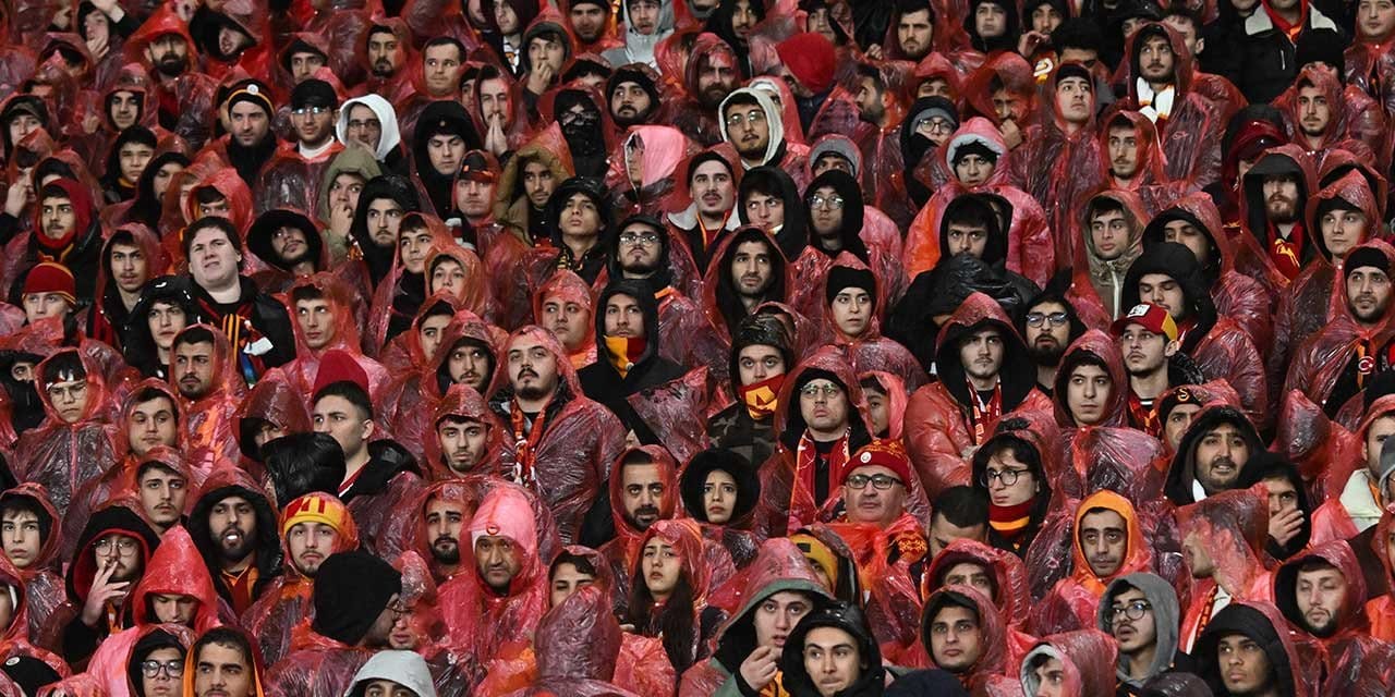 Galatasaray taraftarı dayanamadı: Derbi sonrası yönetime patladı