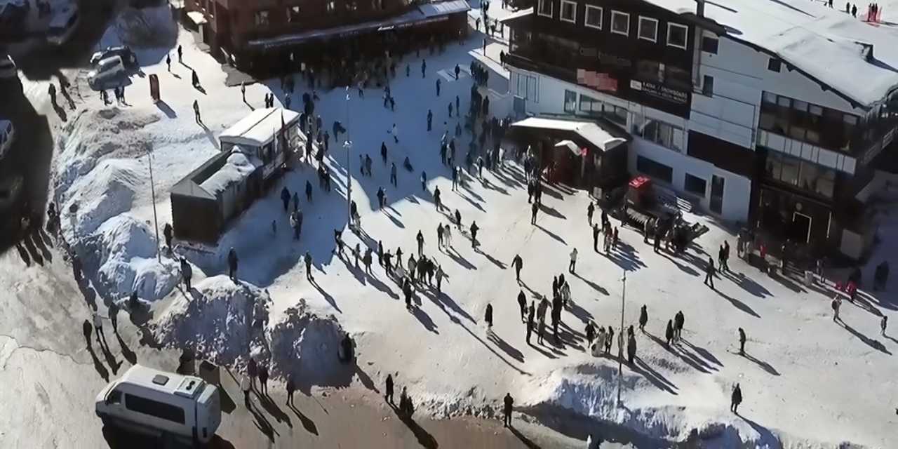 Yerli yabancı 1 milyon 359 bin 543 kişi 'beyaz cennet'e akın etti