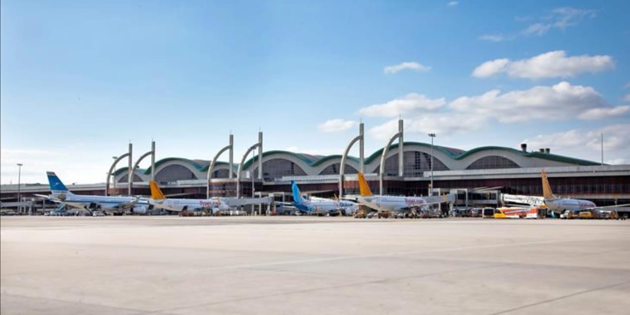 İstanbul'da hava trafiğine fırtına ayarı! Sabiha Gökçen için açıklama geldi