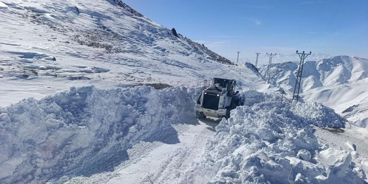 Hakkari'de 310 köy yolu ulaşıma açıldı