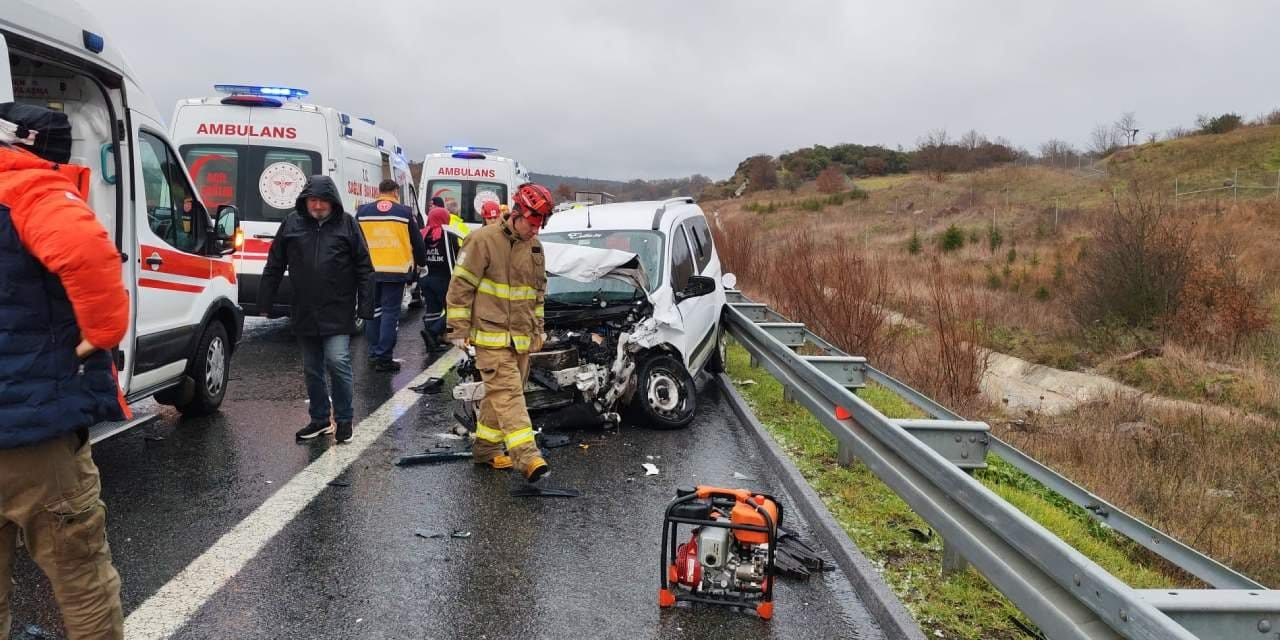 İstanbul-İzmir Otoyolu'nda zincirleme trafik kazası; 1 ölü, 10 yaralı