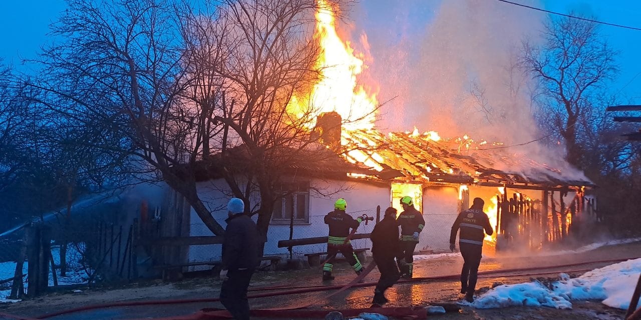 Bolu'da korkutan angın: Tek katlı ahşap ev küle döndü