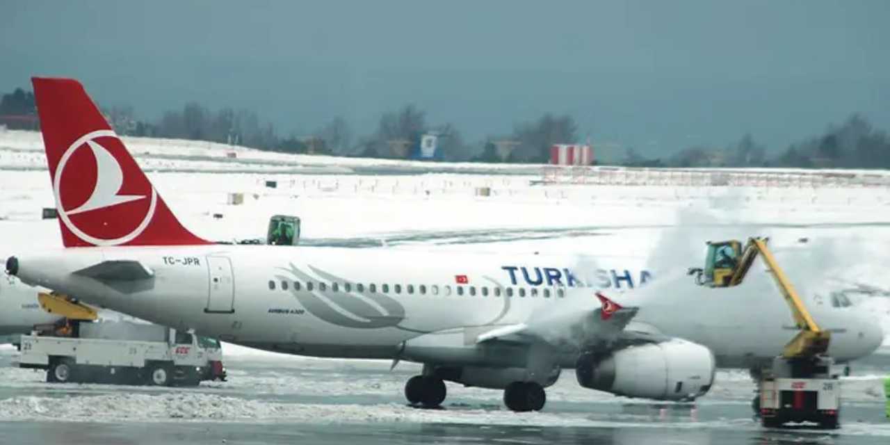 Uçuşlar iptal edildi: İstanbul'da kar seferleri vurdu
