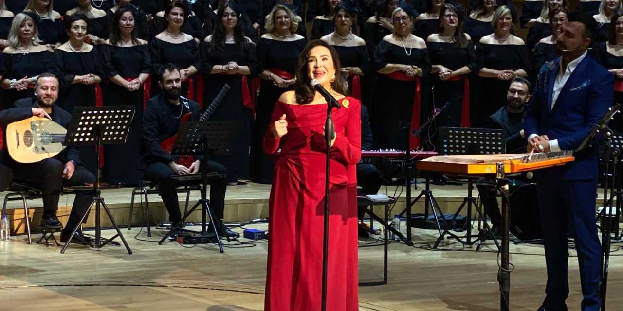 Türkan Şoray sahneye çıktı: Rüya görüyor gibiyim