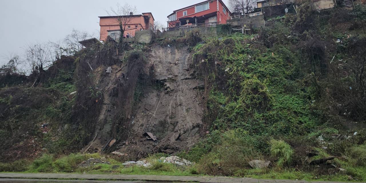 Zonguldak'ta sağanak sonrası heyelan: 2 ev tahliye edildi