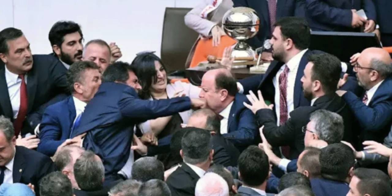 Huzuru bozan vekilin maaşından kesilecek!