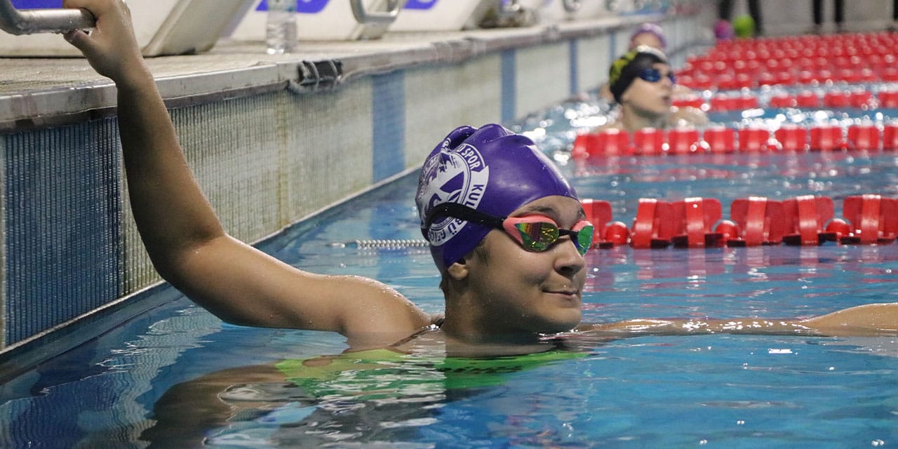 Depremde her şeyini kaybetti: Yüzmeyle yeniden doğdu