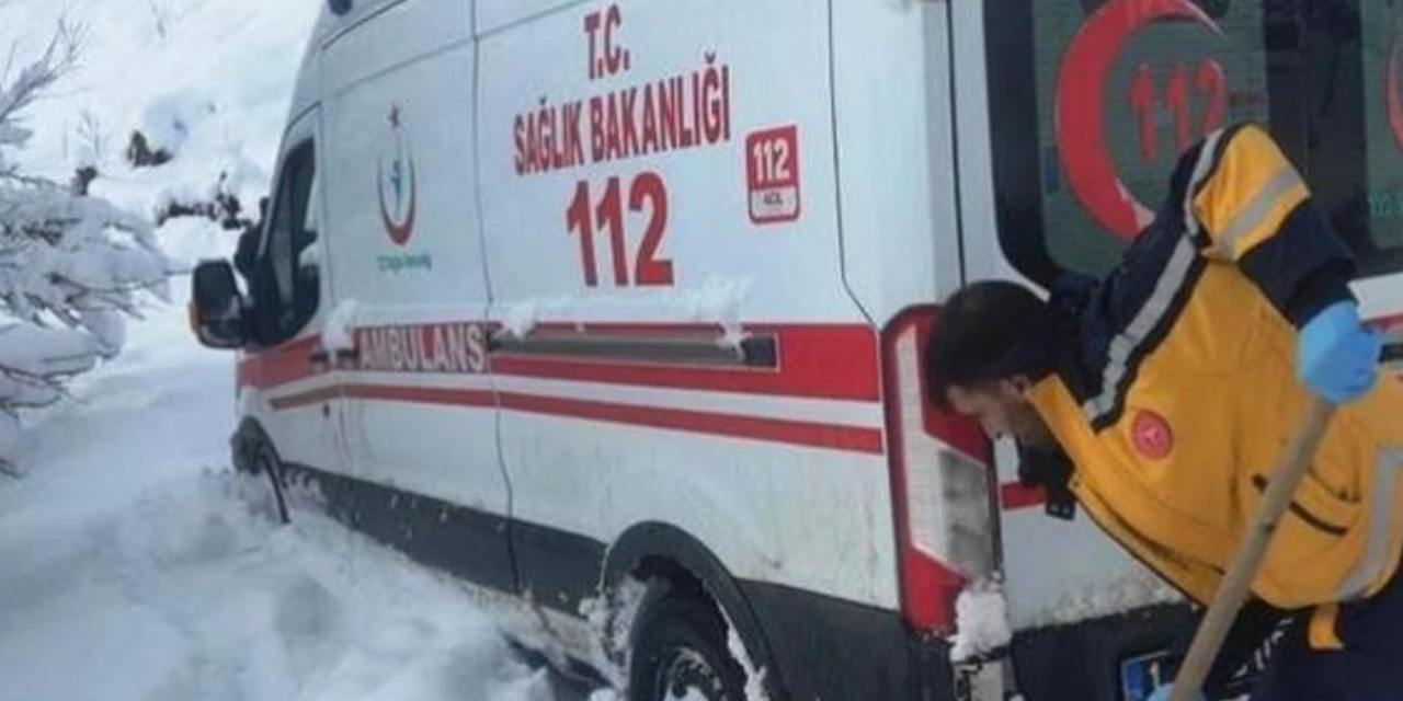 Hasta almaya giden ambulans yolda kaldı!
