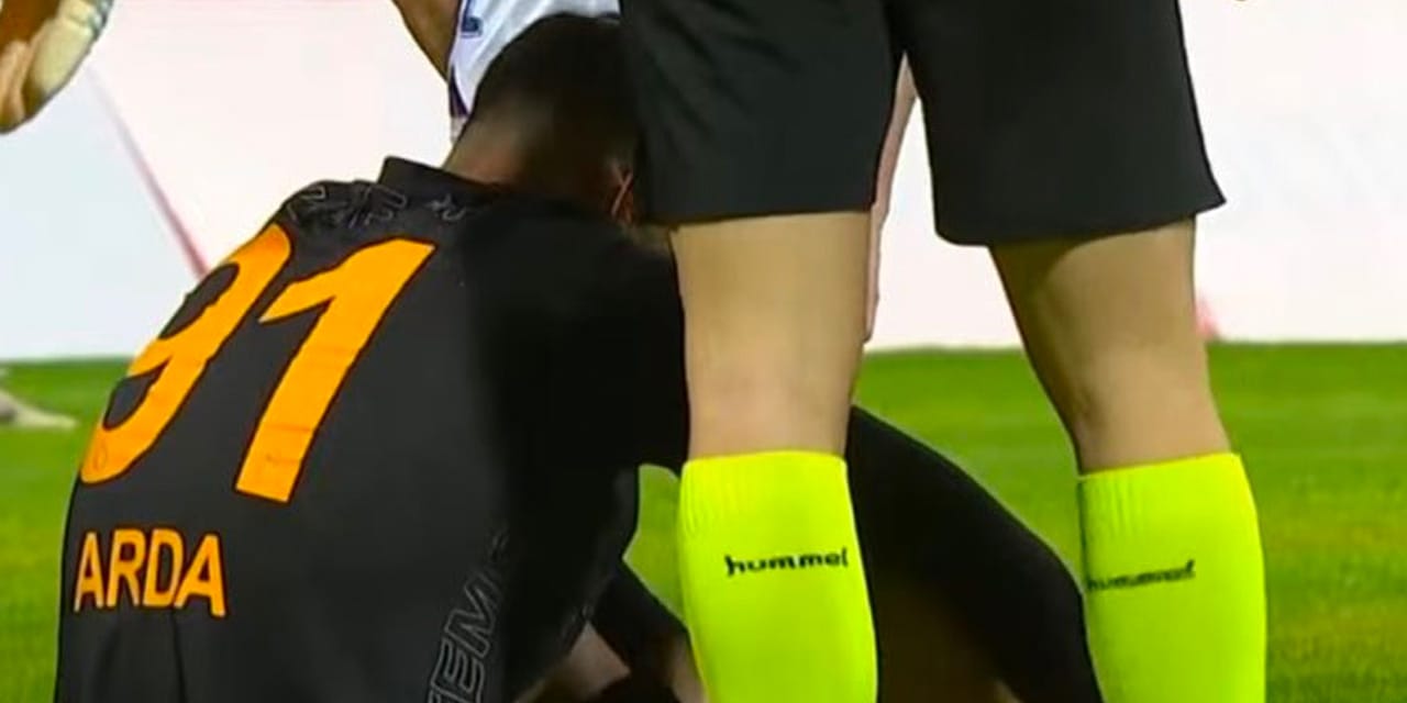 Galatasaray'da 9. dakikadan sakatlık: Maça devam edemedi