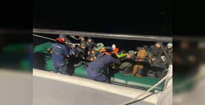İzmir açıklarında düzensiz göçmen operasyonu