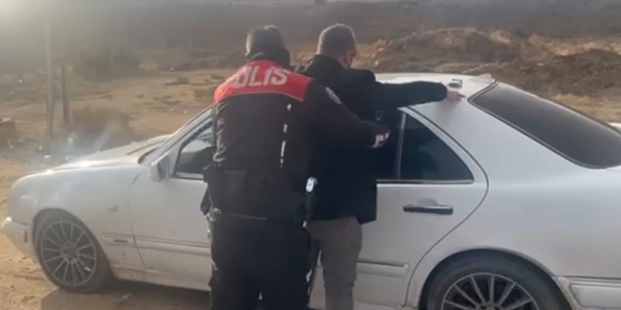 12 ilde 15 ayrı suç! Firari şüpheli kaçarken yakalandı