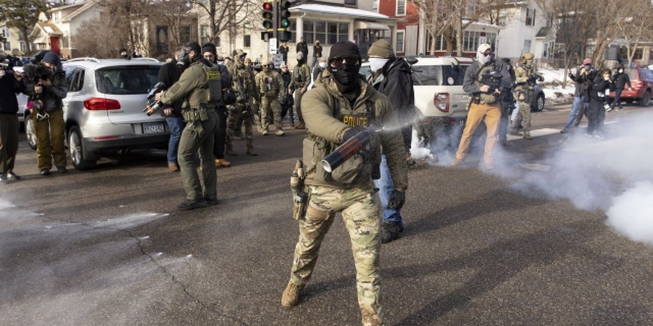 ABD'de Renee Good isyanı sürüyor: Öldürüldüğü yerdeki eyleme ICE ajanları saldırdı