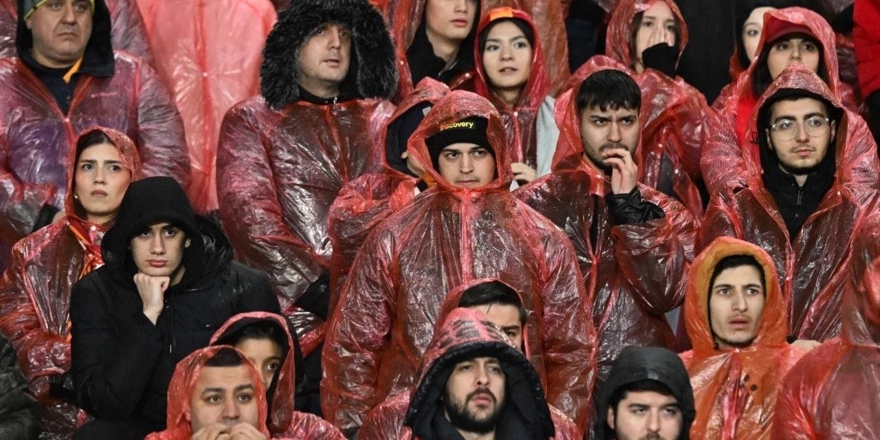 Galatasaray'dan yağmurluk açıklaması: Çaresi bulunacak