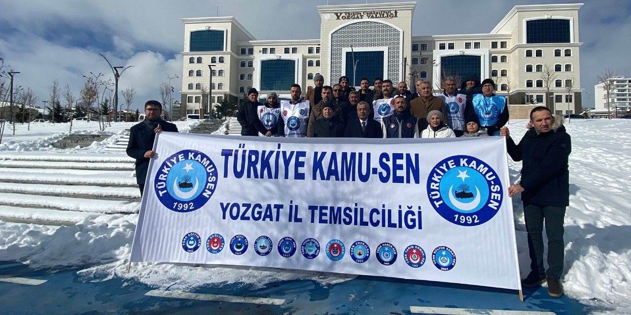 Kamu emekçileri soğuğa aldırış etmedi: Maaşlara olan isyanını dile getirdi