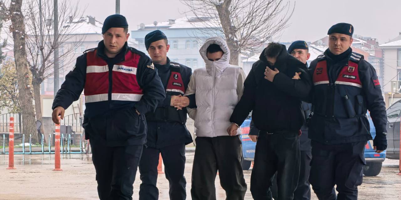 Bütün mahalleyi internetsiz bırakan hırsızlar yakalandı