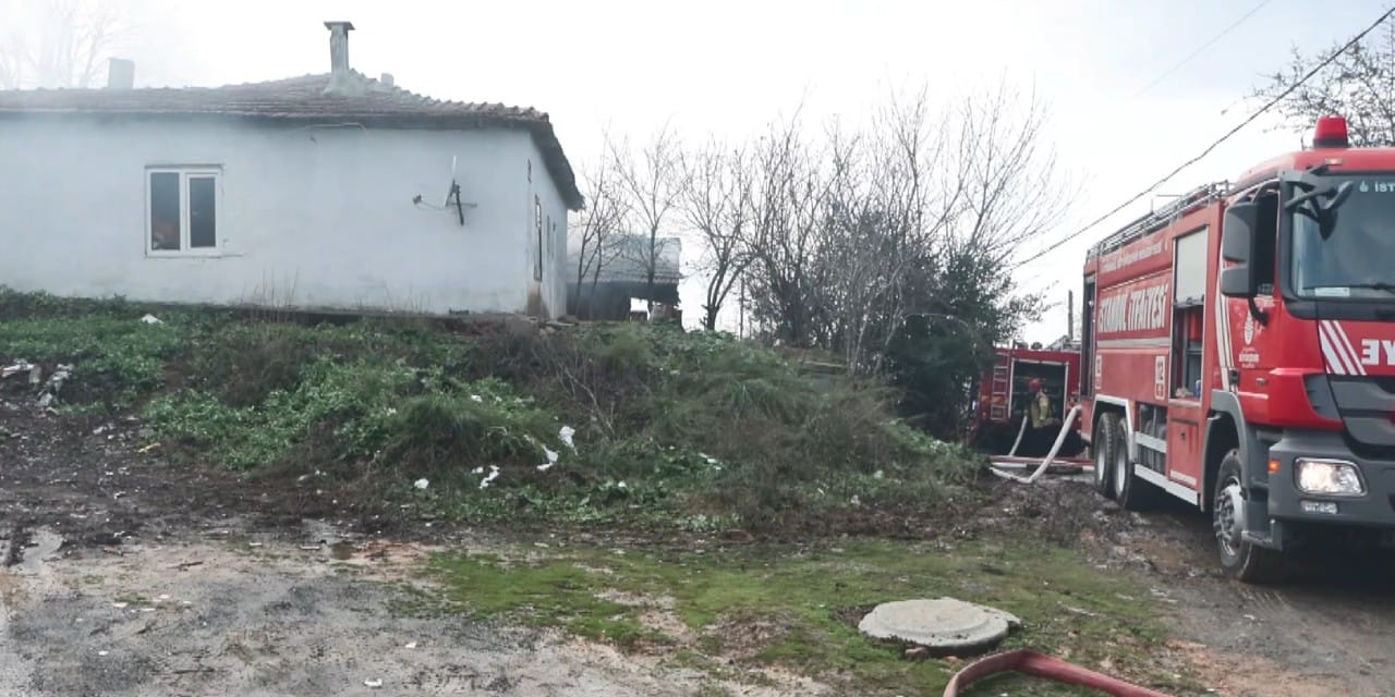 Beykoz'da gecekondu yangını: Alevler kısa sürede yayıldı