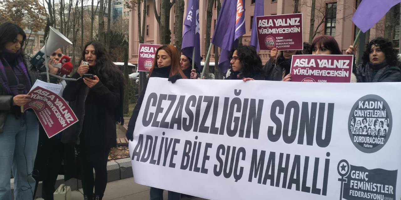 Kadınlardan adliye önünde eylem!