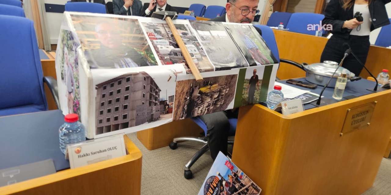 CHP Meclis'e tabut ve çekiçle geldi! En düşük emekli maaşı komisyonda