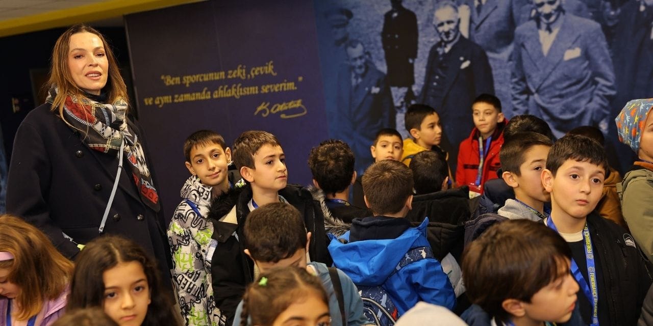 Eda Erdem'den miniklere: Dersimiz Fenerbahçe