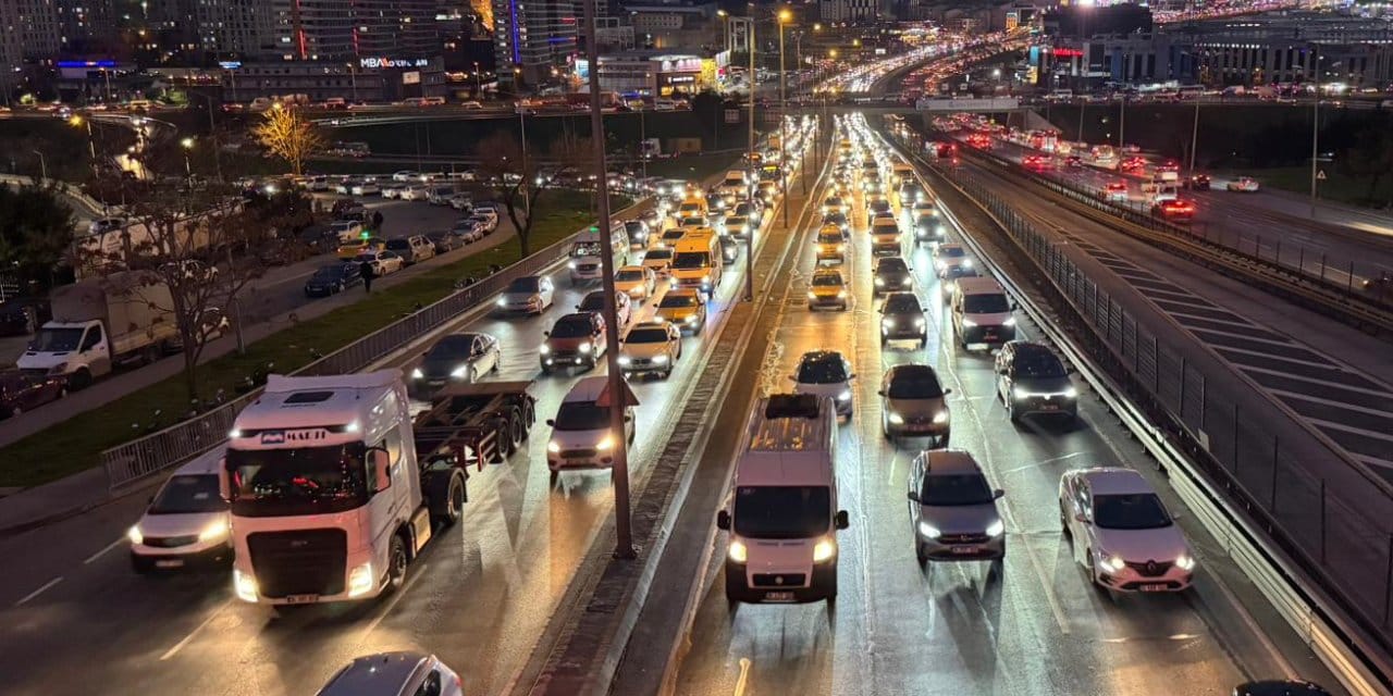 İstanbul trafiğinde iş çıkış yoğunluğu!