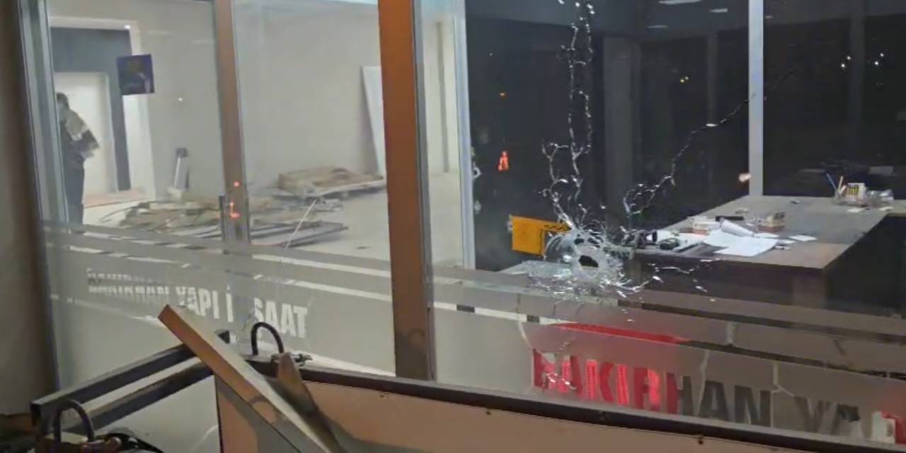 Mardin'de gece yarısı saldırı! 4 iş yeri otomatik silahlarla tarandı