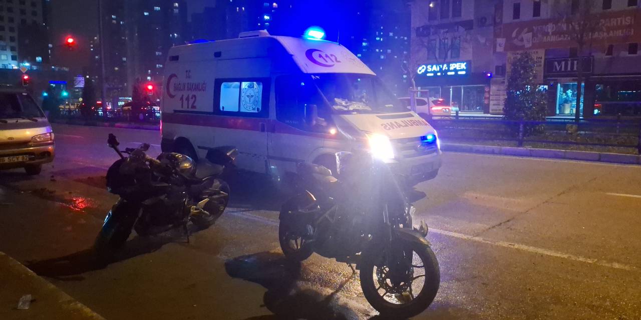 Bursa'da motosiklet ile otomobil çarpıştı: Ehliyetsiz sürücü ve arkadaşı yaralandı