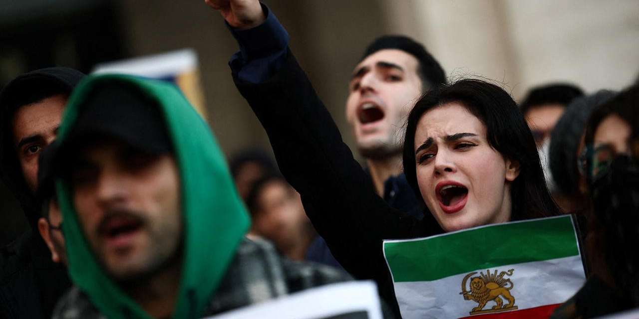 İran'da can kaybı 2 bin 677'ye ulaştı!