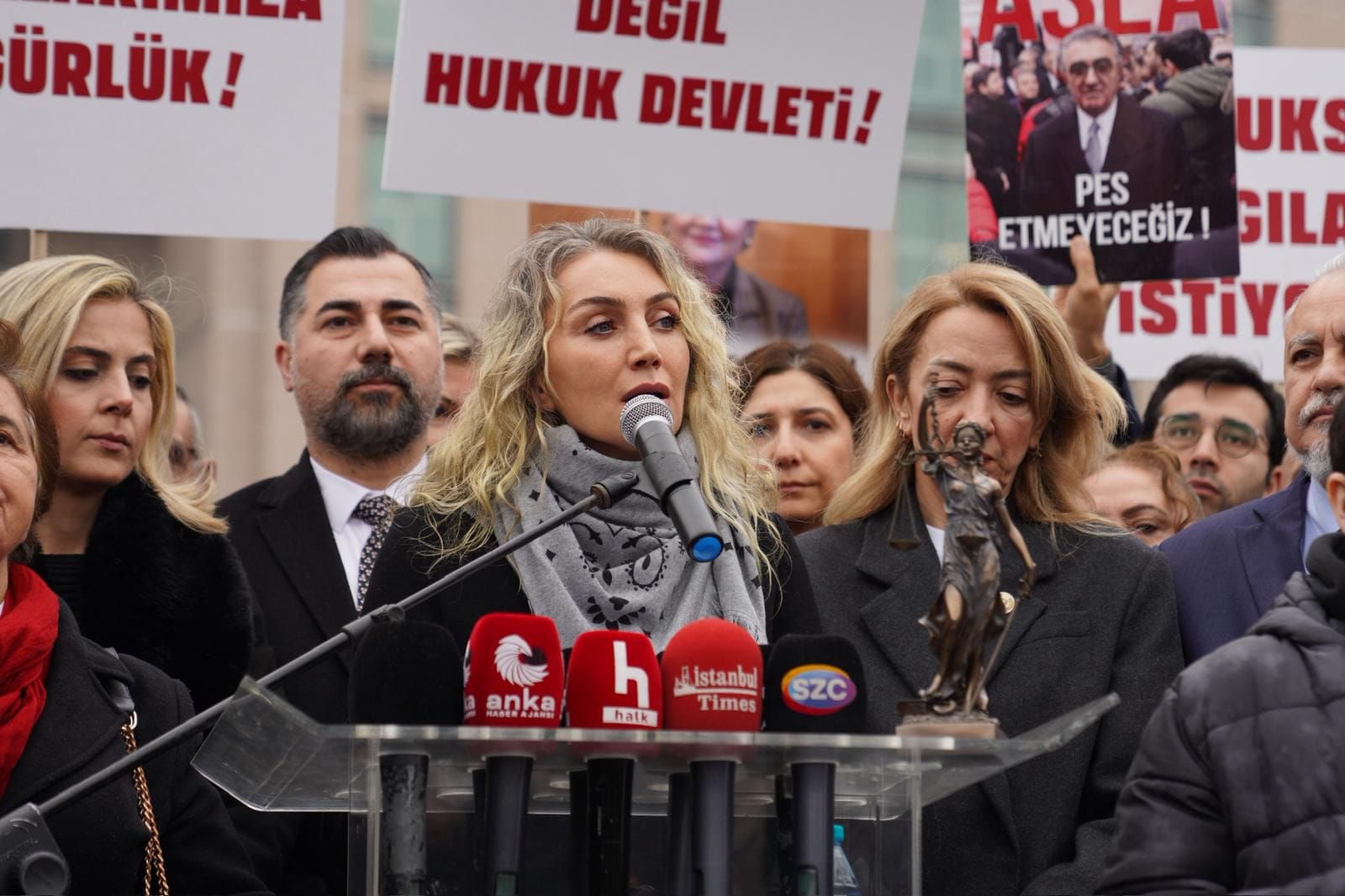 Dilek İmamoğlu Çağlayan'dan seslendi! "Tarih susanları değil, dik duranları yazar!"