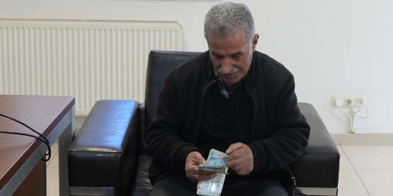 Bankaya yatıracağı 110 bin lira çöplükte bulundu: Nasıl teşekkür edeceğini bilemedi