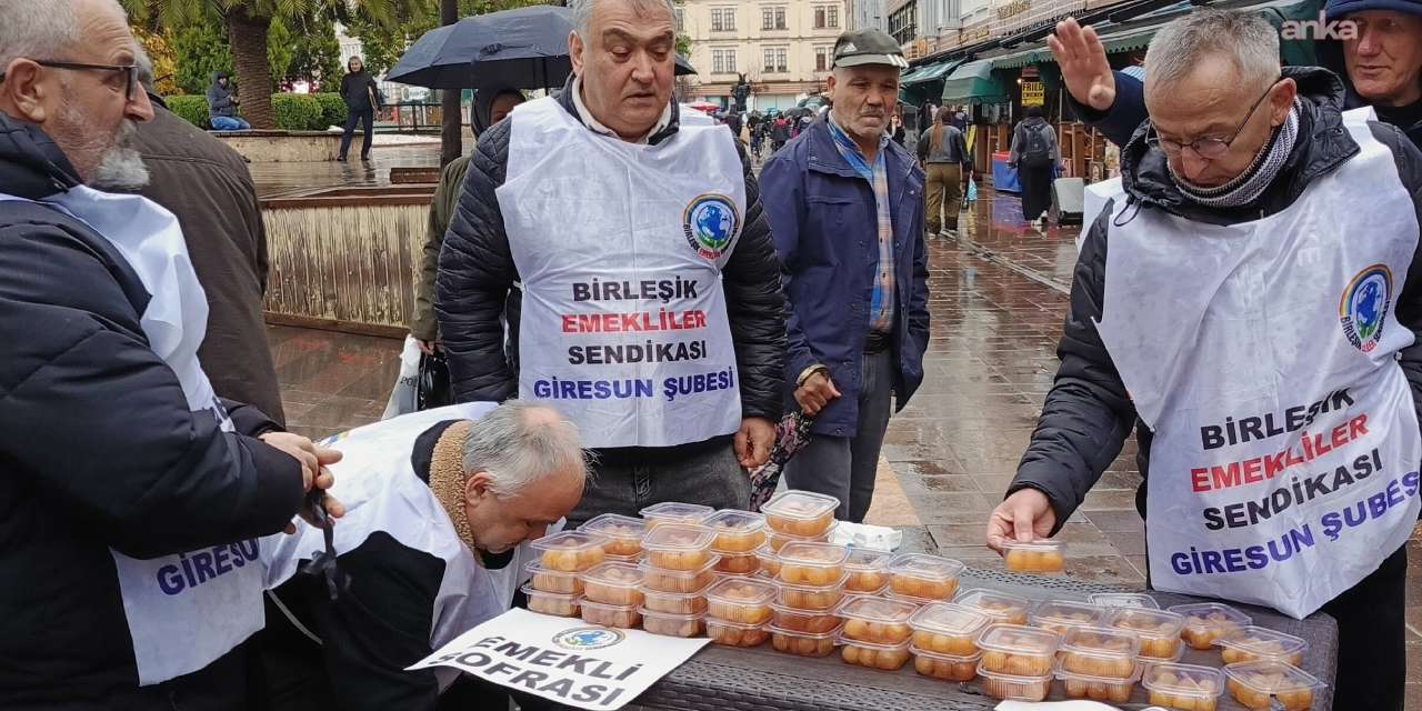 Emeklilerden 'lokmalı' maaş protestosu: Yapılmayan zamlarla vefat ettik