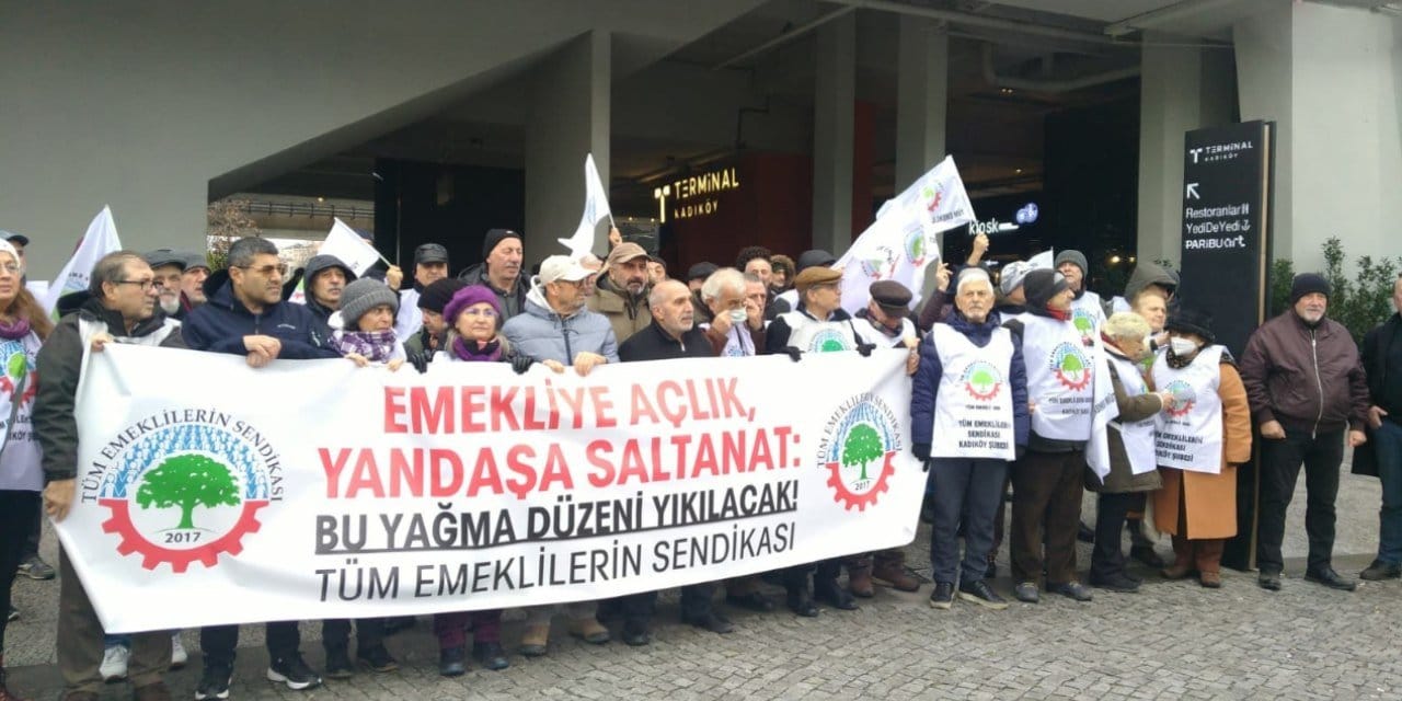 Emekliler: Yaşam hakkımızla oynanıyor