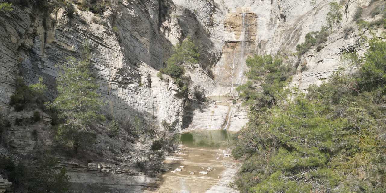 Yılda 3 ay akan şelale harekete geçti