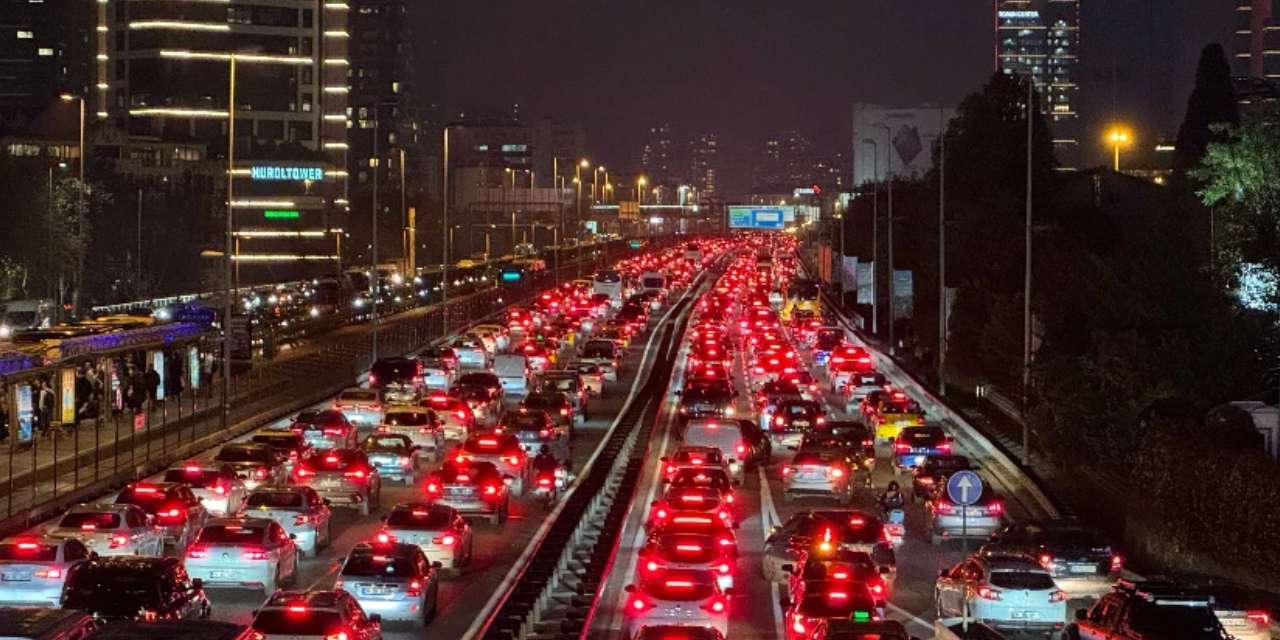 İstanbul'da trafik durma noktasına geldi!