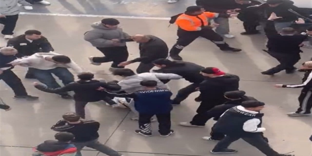 Liseliler karne gününde birbirine girdi