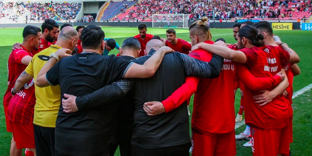 2. Lig ekibi 8 gol yediği maçta küme düşmekten kurtuldu