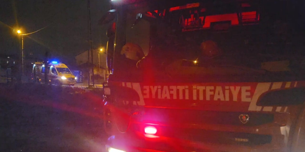 Kömürlükte korkutan yangın: Yan binaya sıçradı