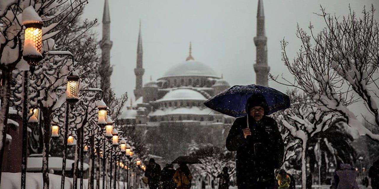 Uyarılar peş peşe gelmişti: İstanbul'da kar yağışı başladı