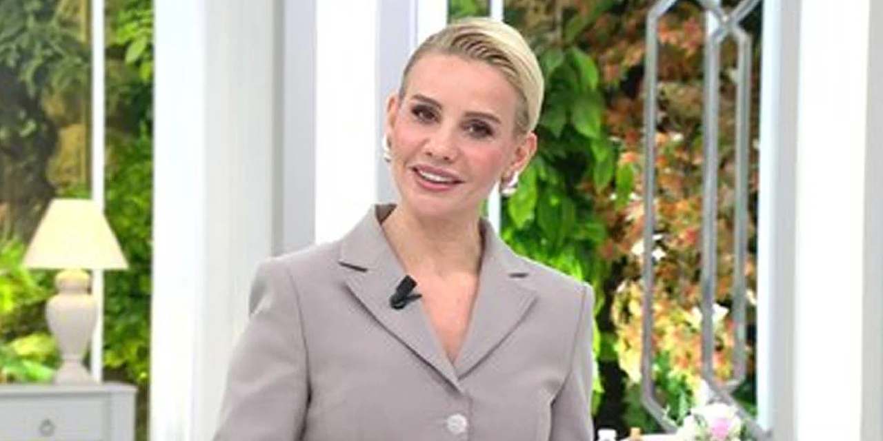 Esra Erol AKP ve HÜDA PAR'lıların hedefinde! Programının kapatılmasını istediler!