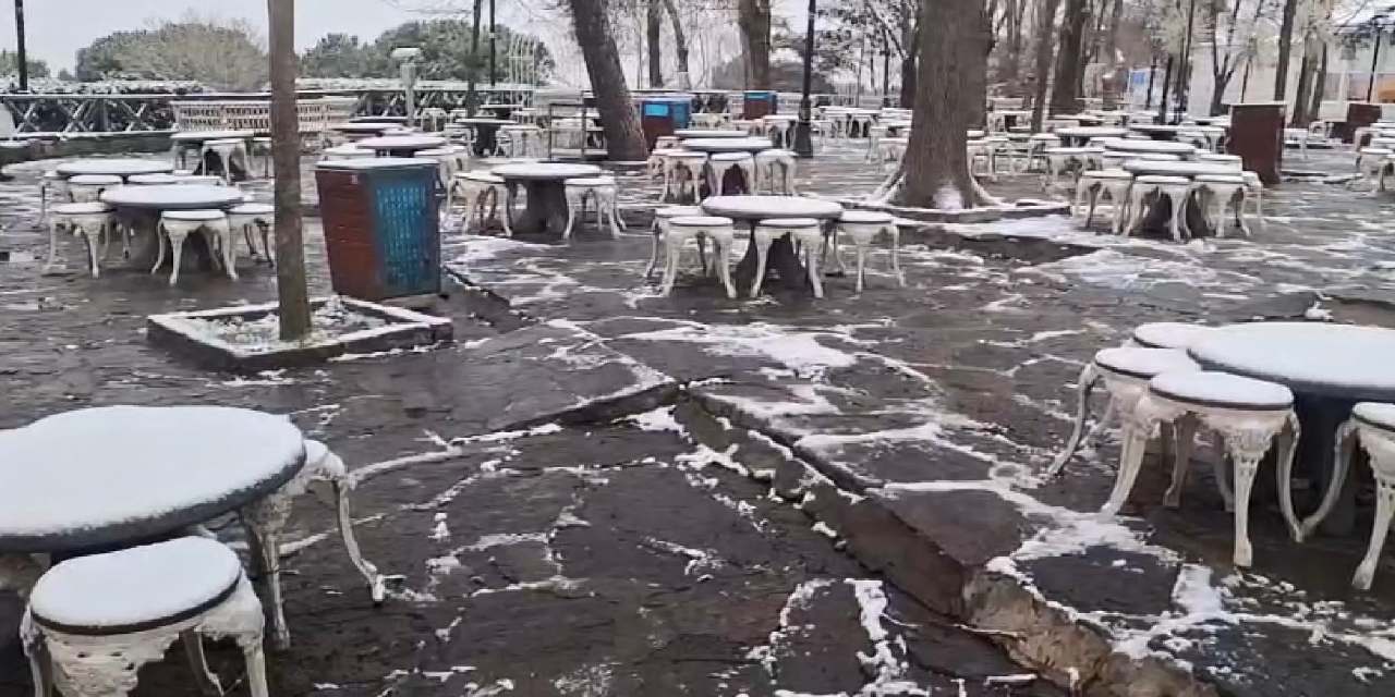 Çamlıca Tepesi beyaza büründü