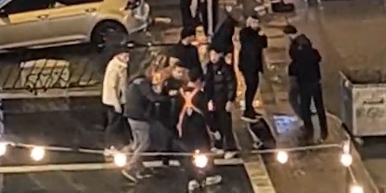 Lokanta çalışanları müşterilerle kavga etti