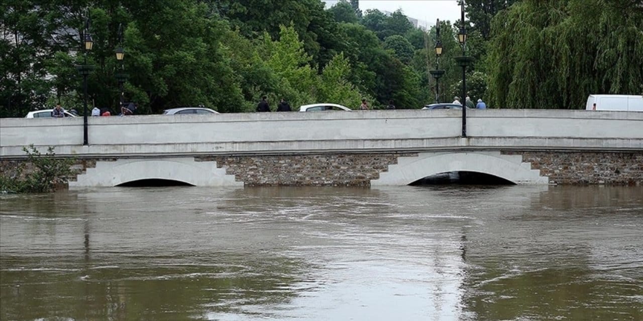 Avrupa'da alarm! Turuncu alarm ve kapanan şehir kapıları
