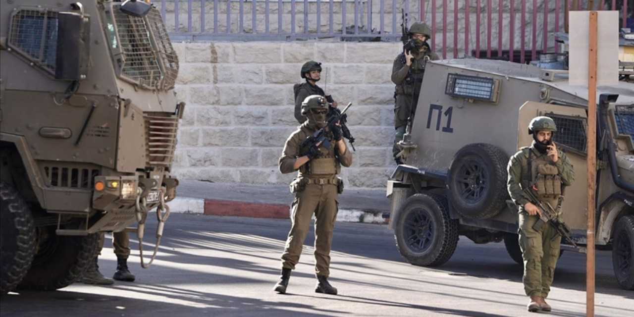 İsrail Batı Şeria'da düzenlediği baskınlarda bir çocuğu yaraladı: 14 kişi gözaltına alındı