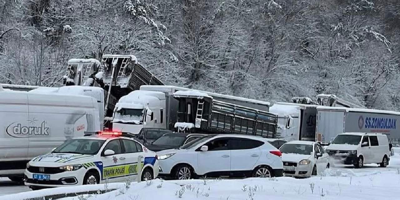 Zonguldak'ta kar ulaşımı felç etti: 82 köy yolu kapandı