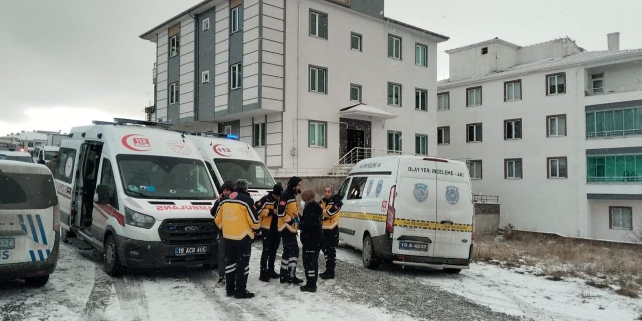 Yaşlı çift başlarından vurulmuş halde bulundu