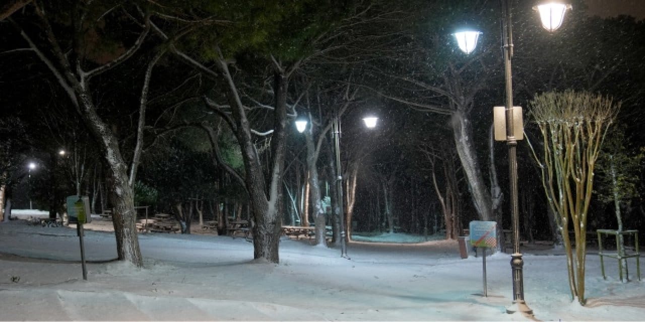 Kar yağışı gece de durmadı: İstanbul beyaza büründü