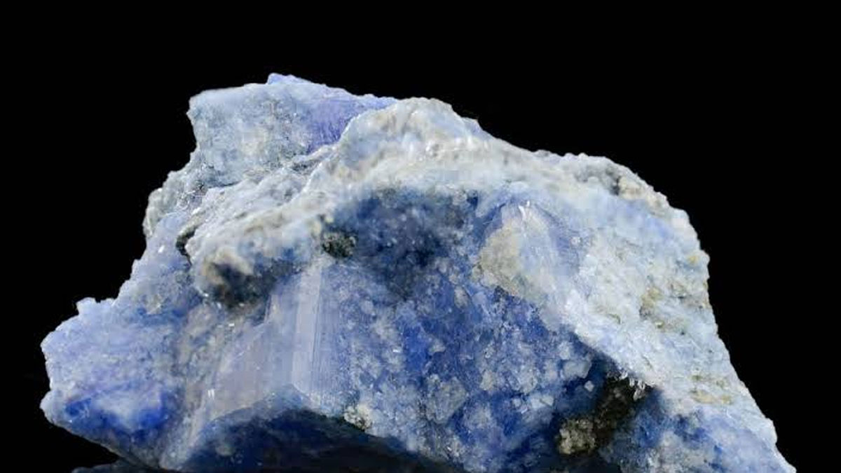 Mücevher fiyatları alt üst olabilir: En nadir minerallerden karletonitin çözeltisi keşfedildi