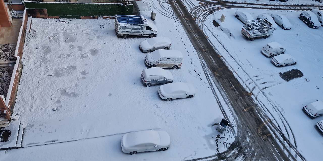 Diyarbakır'da kar nedeniyle uçuşlar iptal edildi